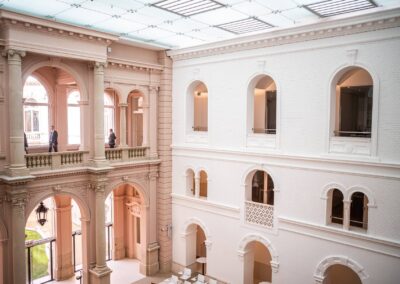 Jogi Könyvszalon előtér